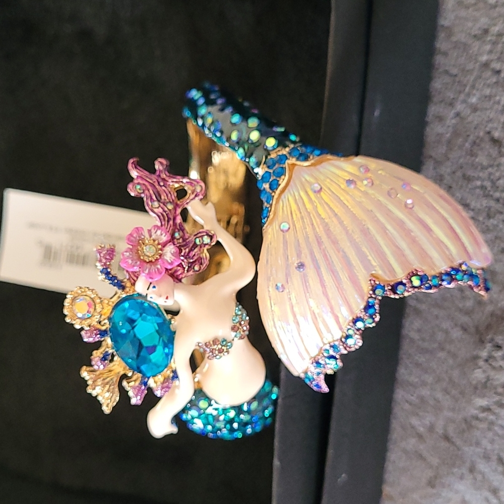NWT  Fabulous Betsy Johnson mermaid clamp bracelet Rhinestone accents